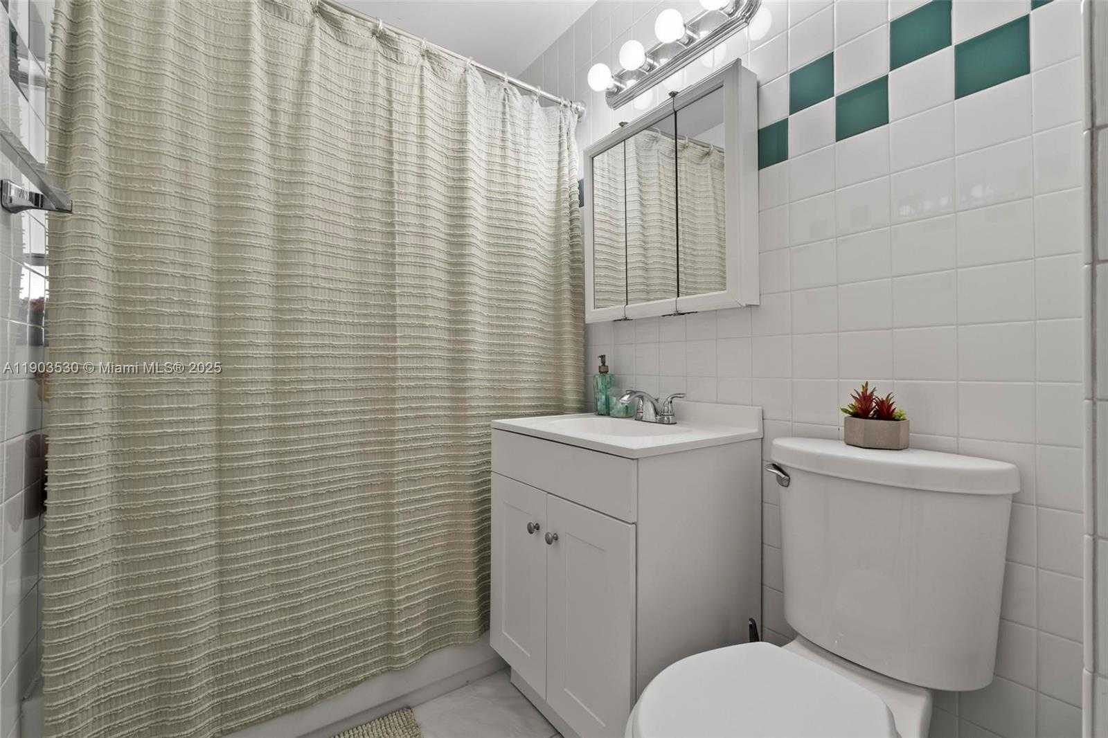 Small Image of 52 FLAGLER DR, Miami Springs Number 14