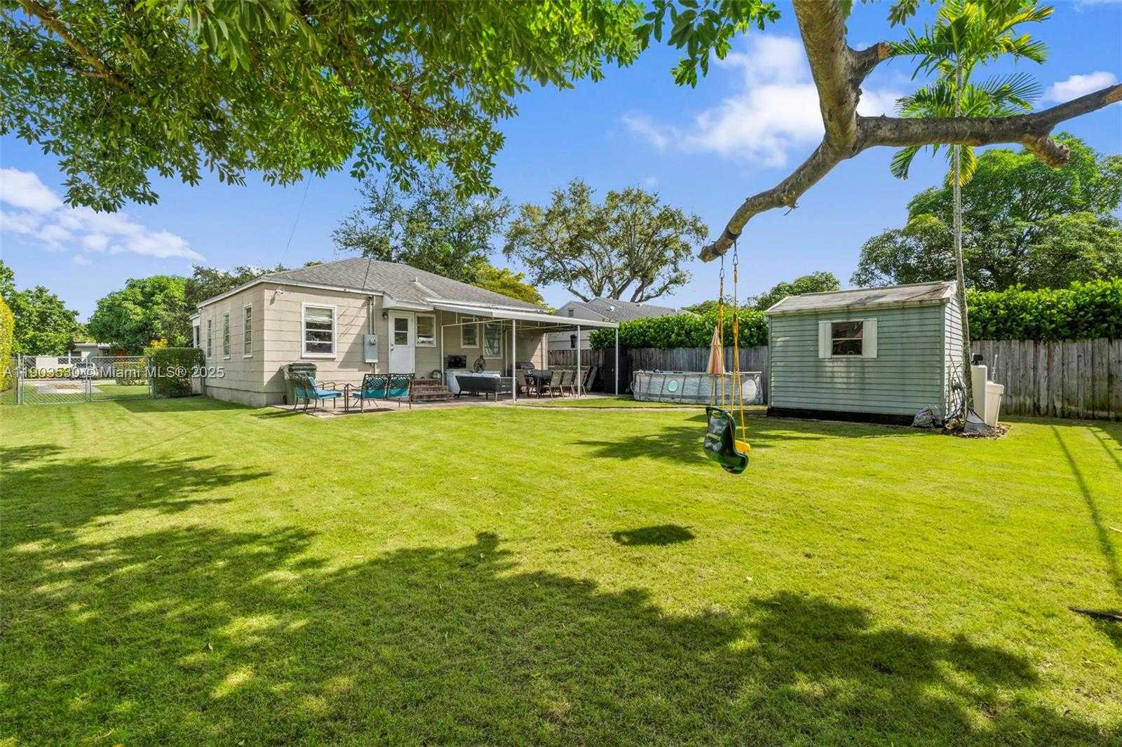 Small Image of 52 FLAGLER DR, Miami Springs Number 16