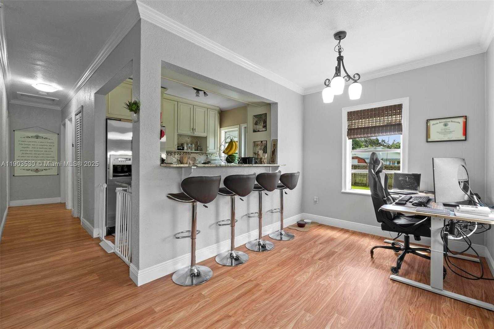 Small Image of 52 FLAGLER DR, Miami Springs Number 5