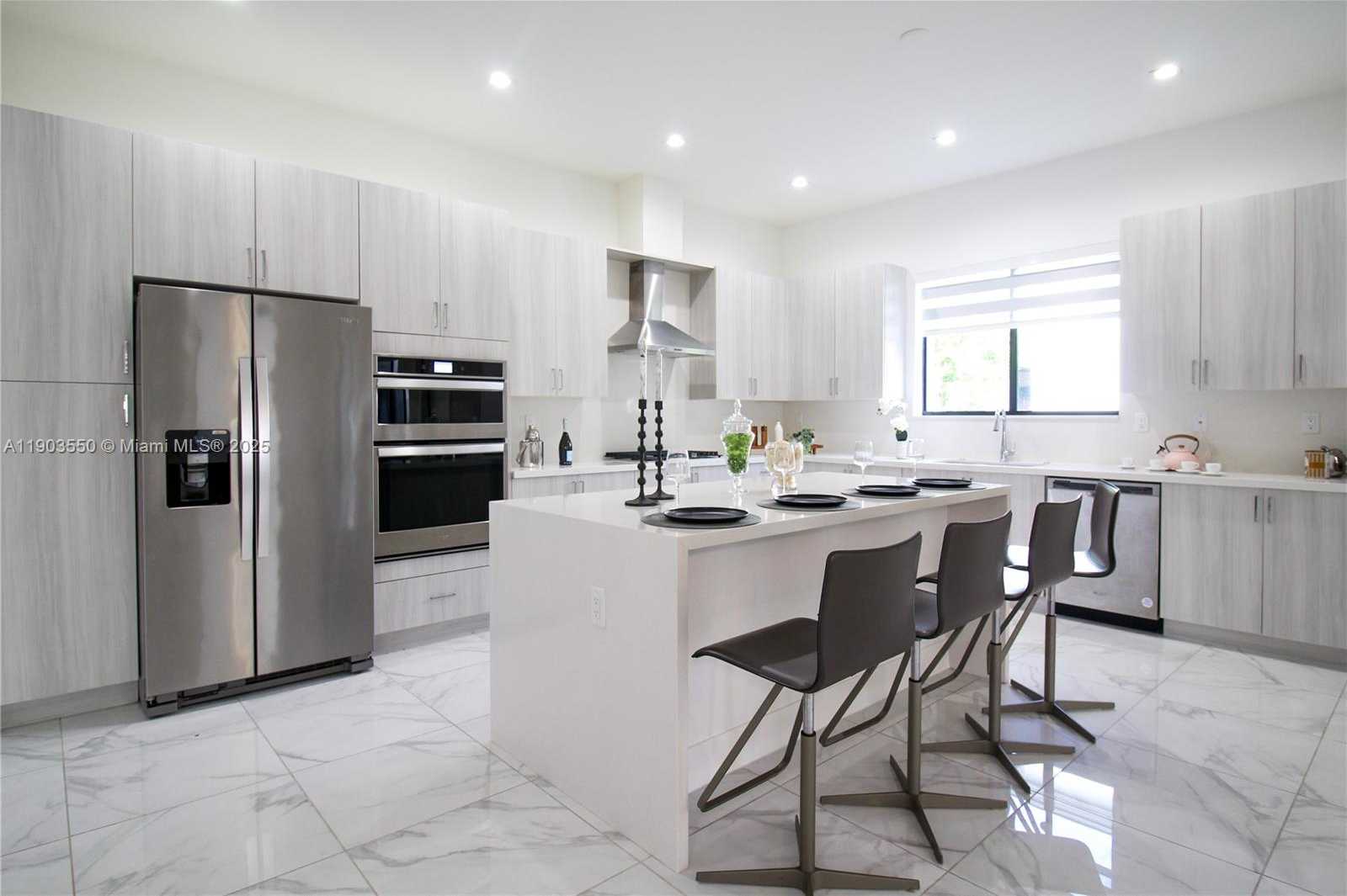 Small Image of 4335 NORTH WEST 81ST AVE, Doral Number 1