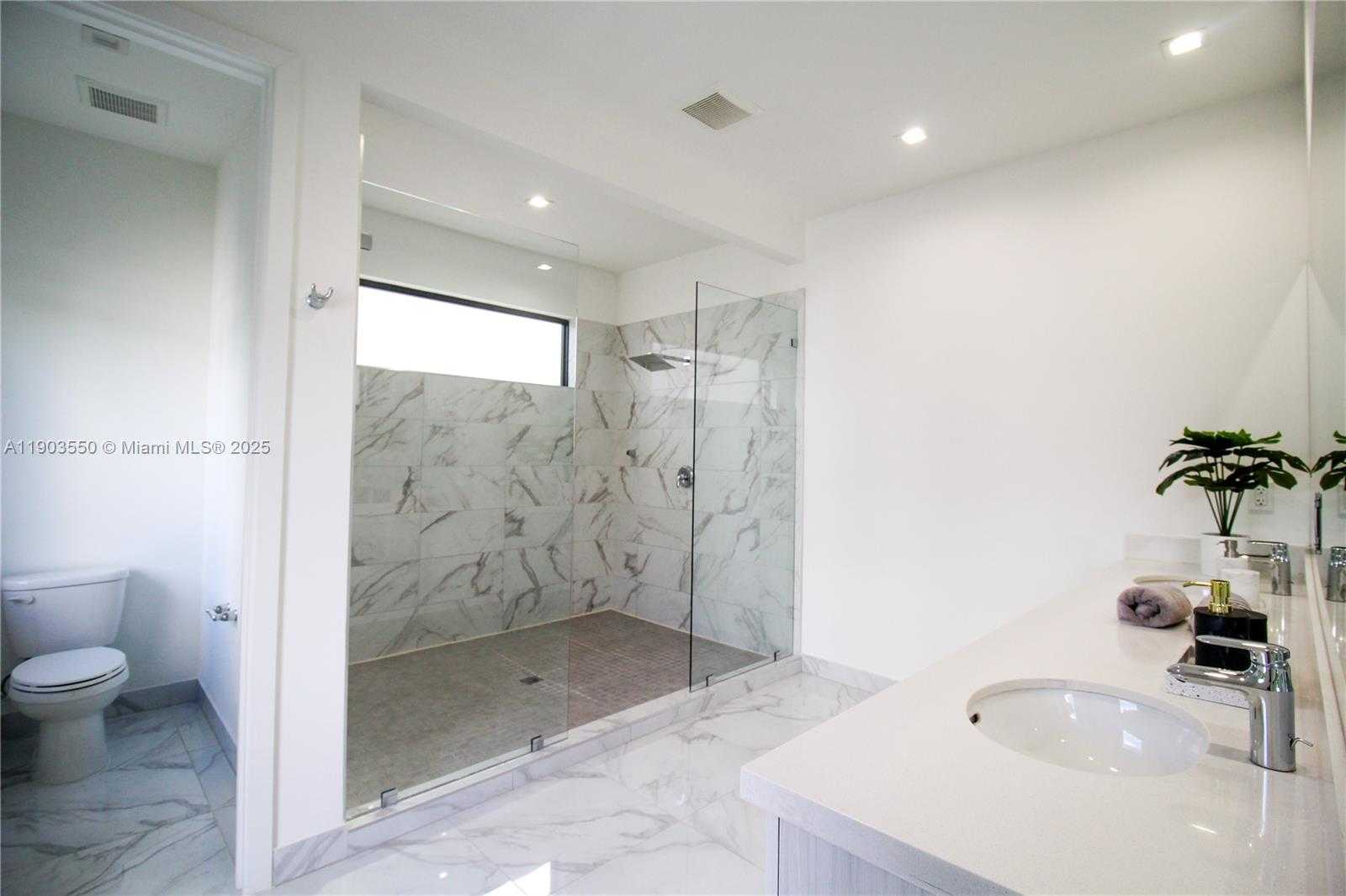 Small Image of 4335 NORTH WEST 81ST AVE, Doral Number 15