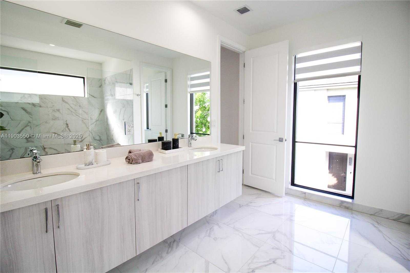 Small Image of 4335 NORTH WEST 81ST AVE, Doral Number 16