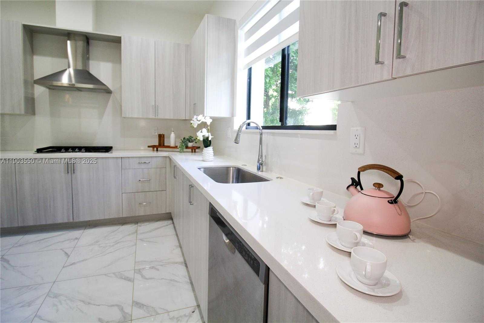 Small Image of 4335 NORTH WEST 81ST AVE, Doral Number 2