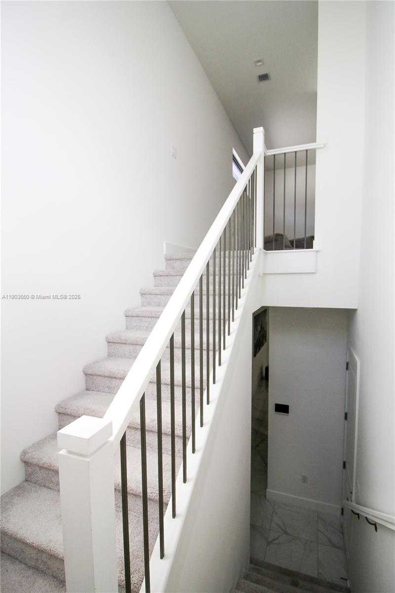 Small Image of 4335 NORTH WEST 81ST AVE, Doral Number 8