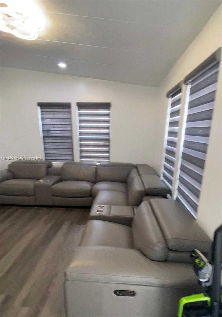 Small Image of 5404 NORTH WEST 200TH RD, Miami Gardens Number 5