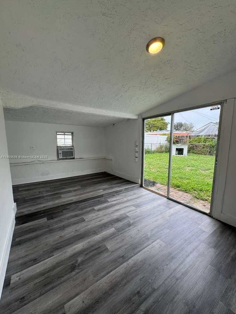 Small Image of 5611 SOUTH WEST 38TH ST, Davie Number 11