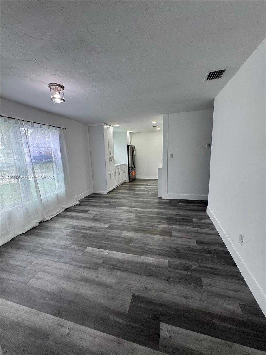 Small Image of 5611 SOUTH WEST 38TH ST, Davie Number 4