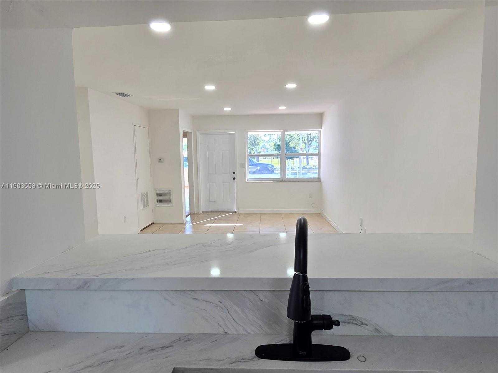 Small Image of 7770 WEST 8TH AVE, Hialeah Number 4