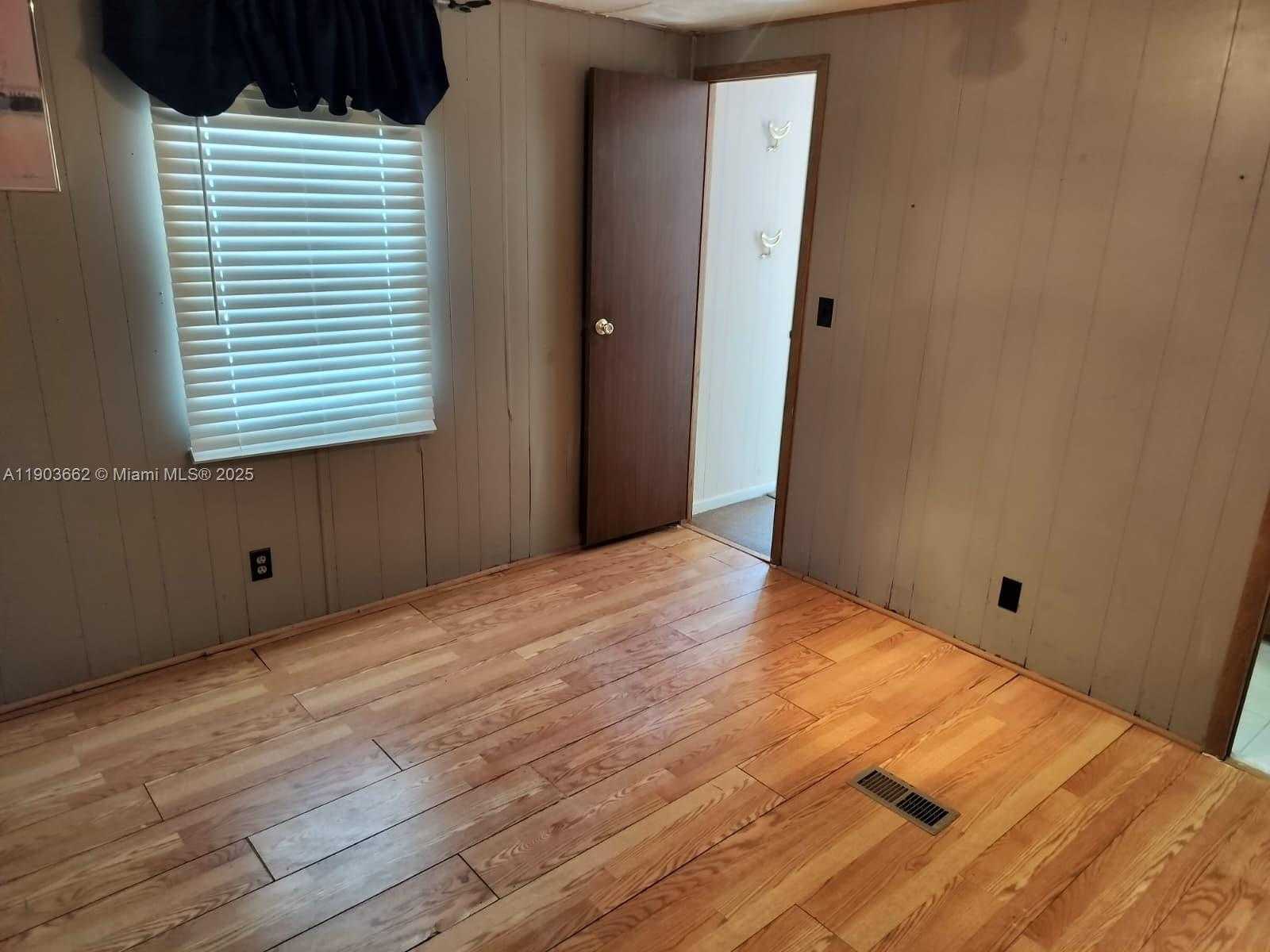 Small Image of 206 WEST 2 COURT, Other City - In The State Of Florida Number 22