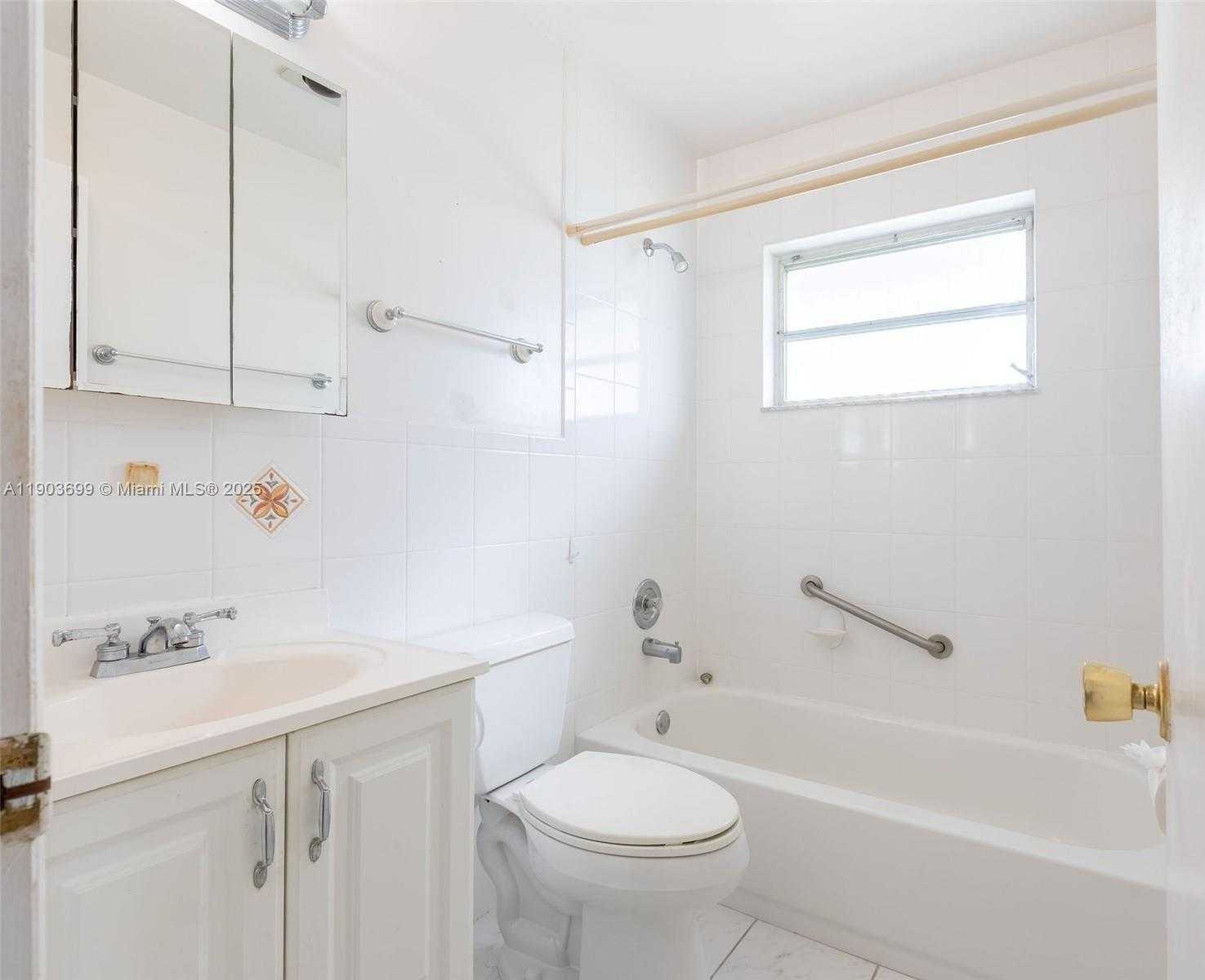 Small Image of 6920 NORTH WEST 16TH ST, Margate Number 13