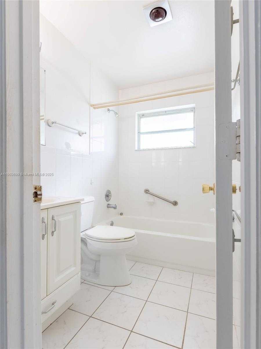 Small Image of 6920 NORTH WEST 16TH ST, Margate Number 15