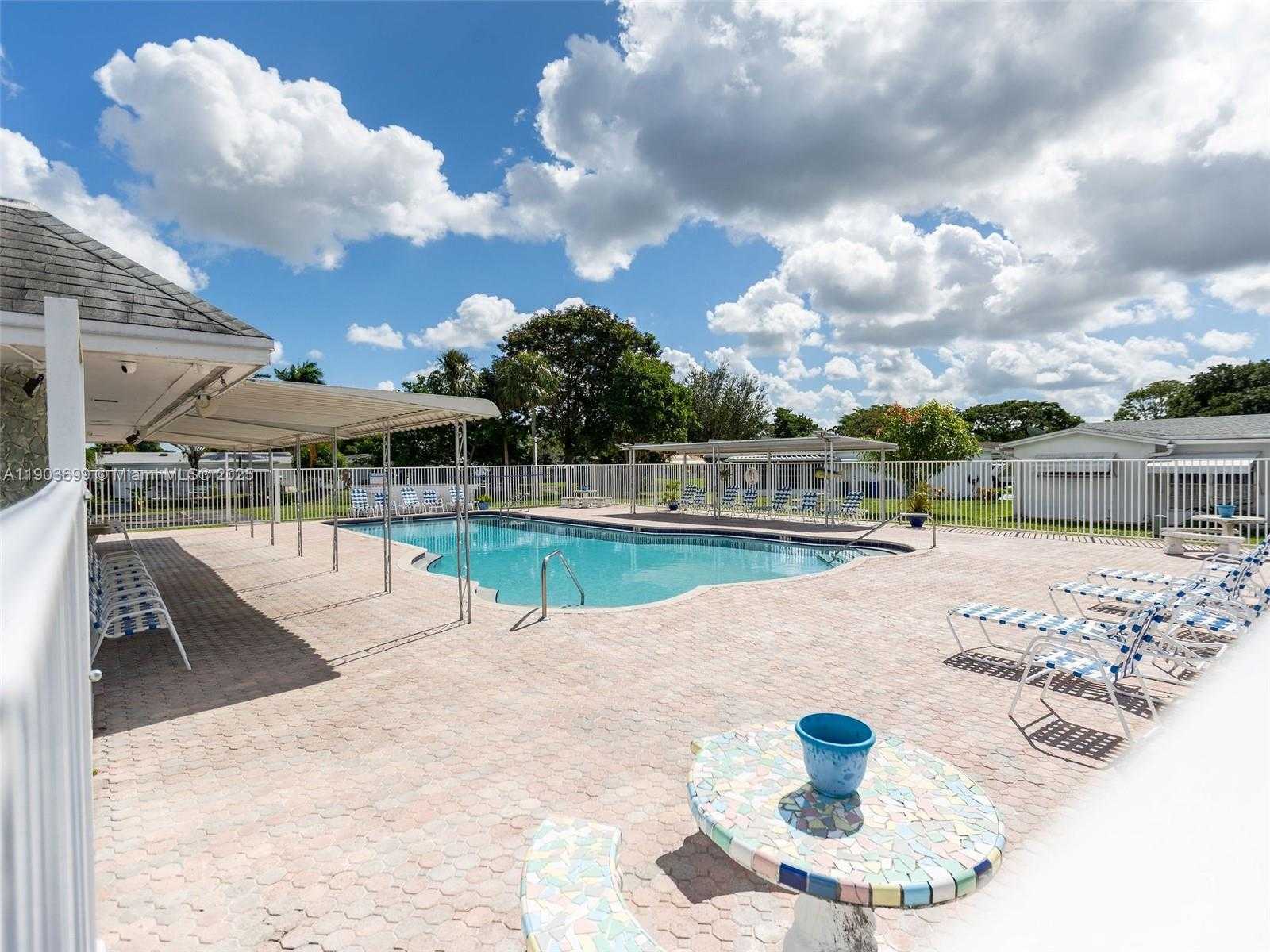 Small Image of 6920 NORTH WEST 16TH ST, Margate Number 28