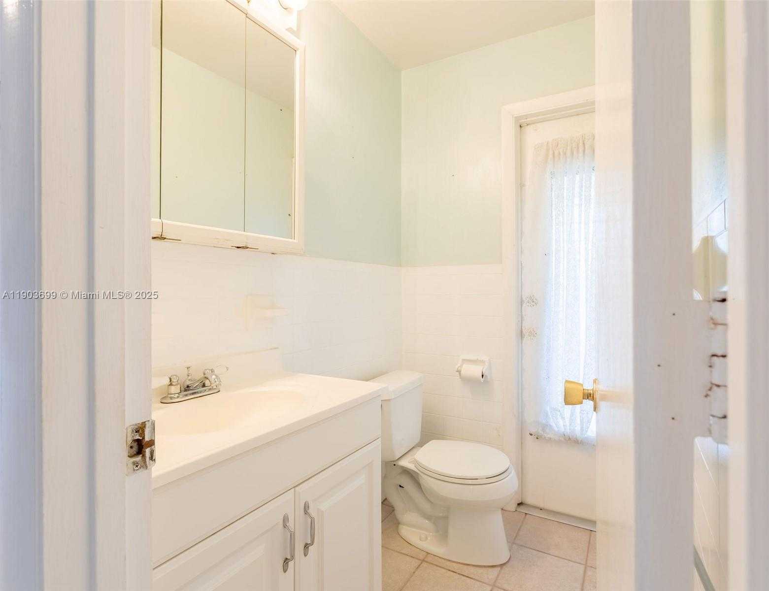 Small Image of 6920 NORTH WEST 16TH ST, Margate Number 40