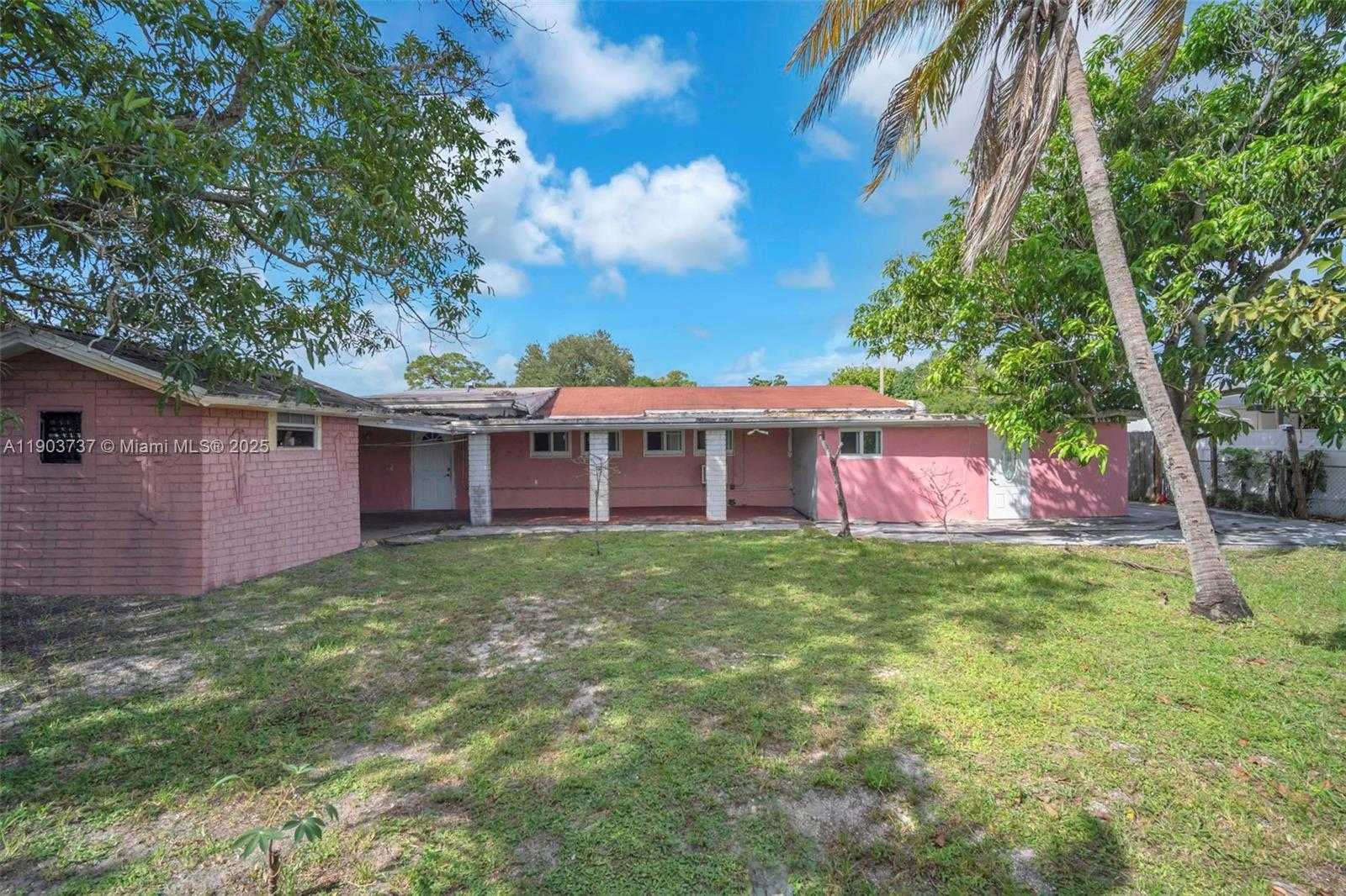 Small Image of Miami Gardens Number 10