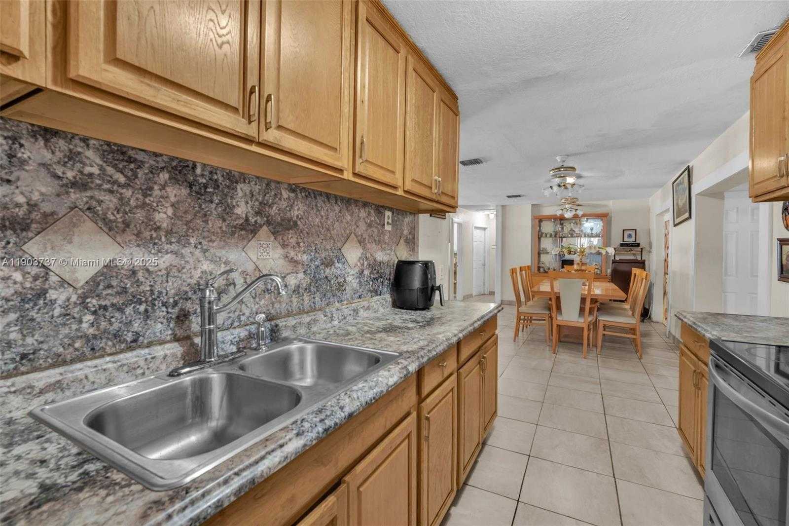 Small Image of Miami Gardens Number 11