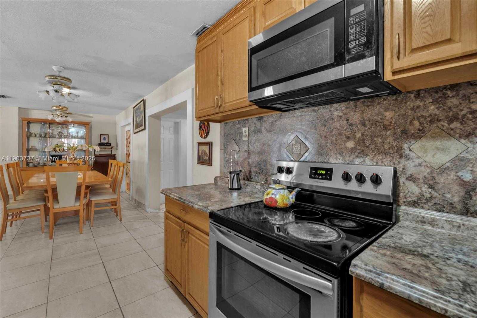 Small Image of Miami Gardens Number 12