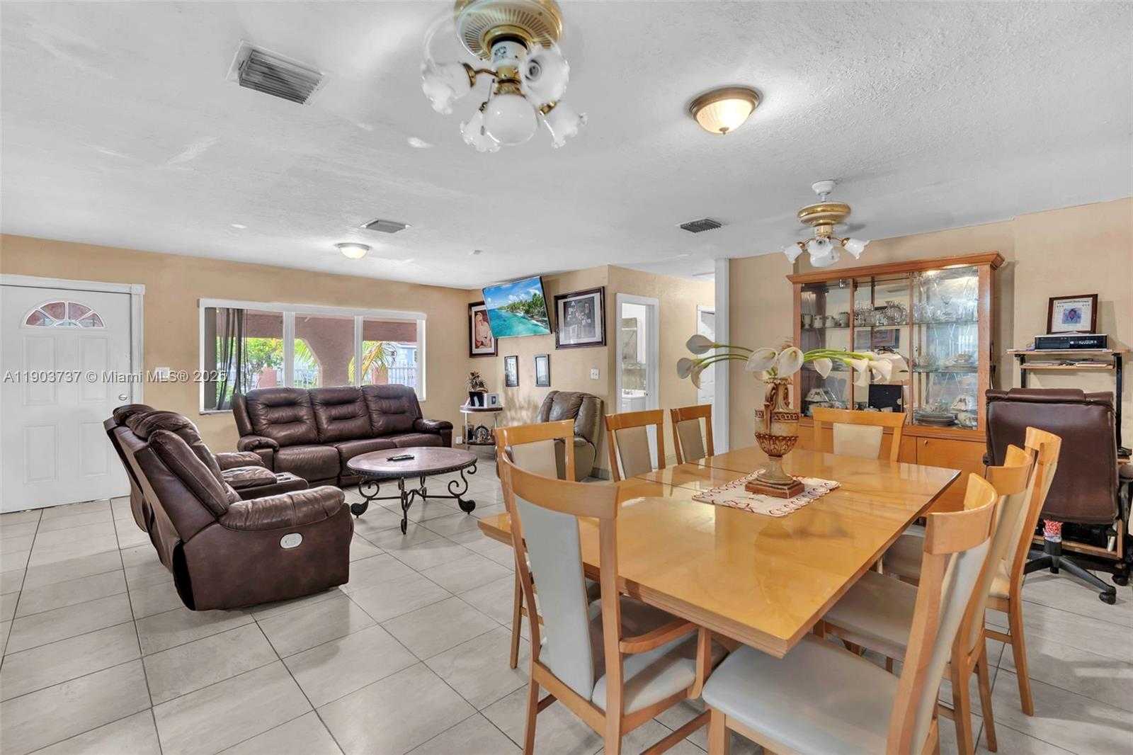 Small Image of Miami Gardens Number 19