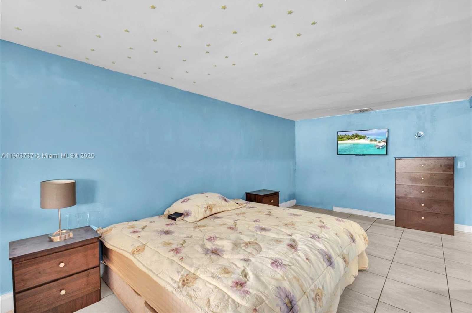 Small Image of Miami Gardens Number 25