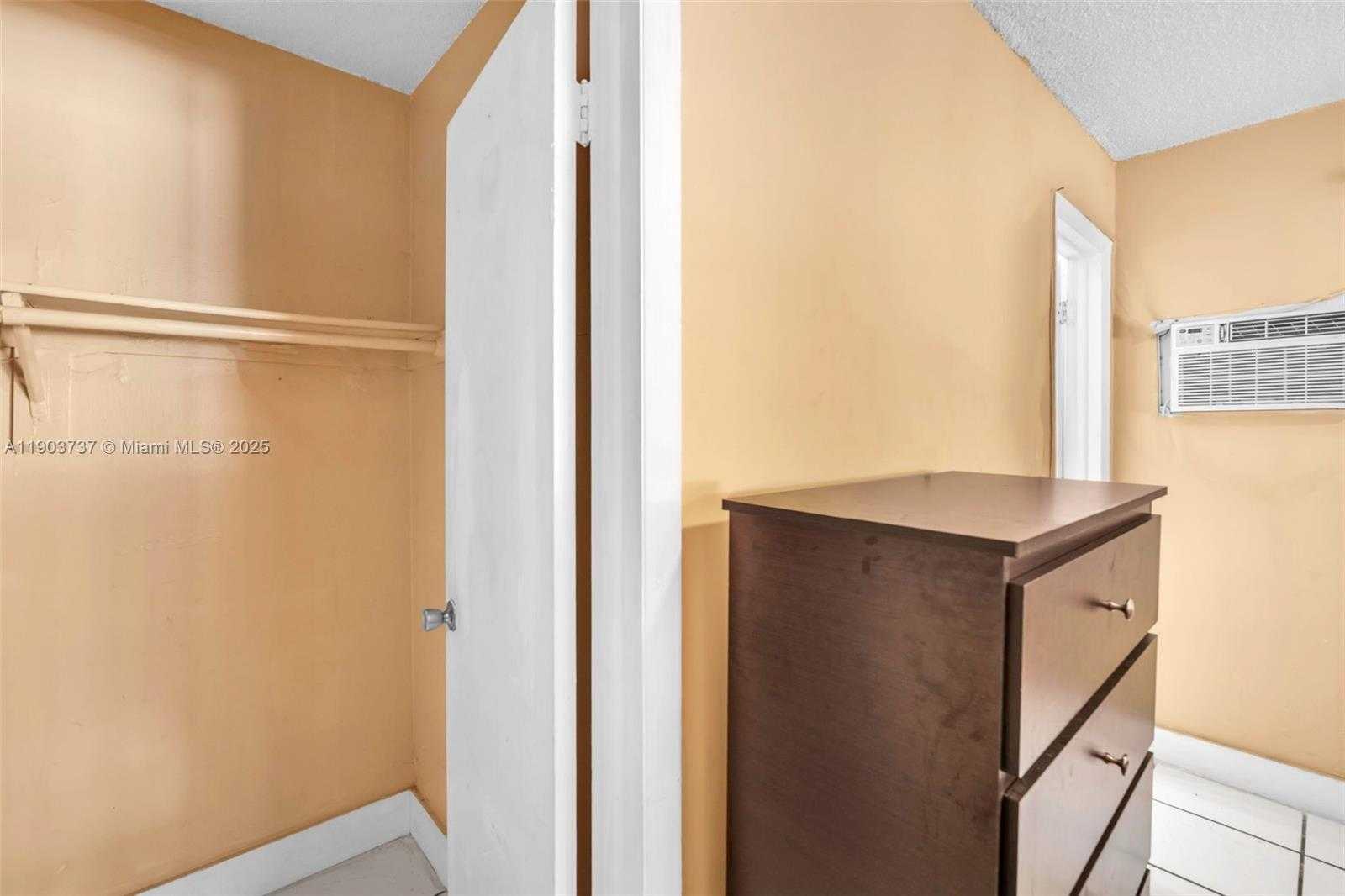 Small Image of Miami Gardens Number 28