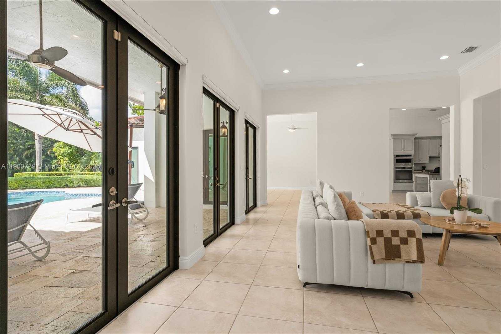 Small Image of 4415 PARKSIDE RD, Davie Number 10