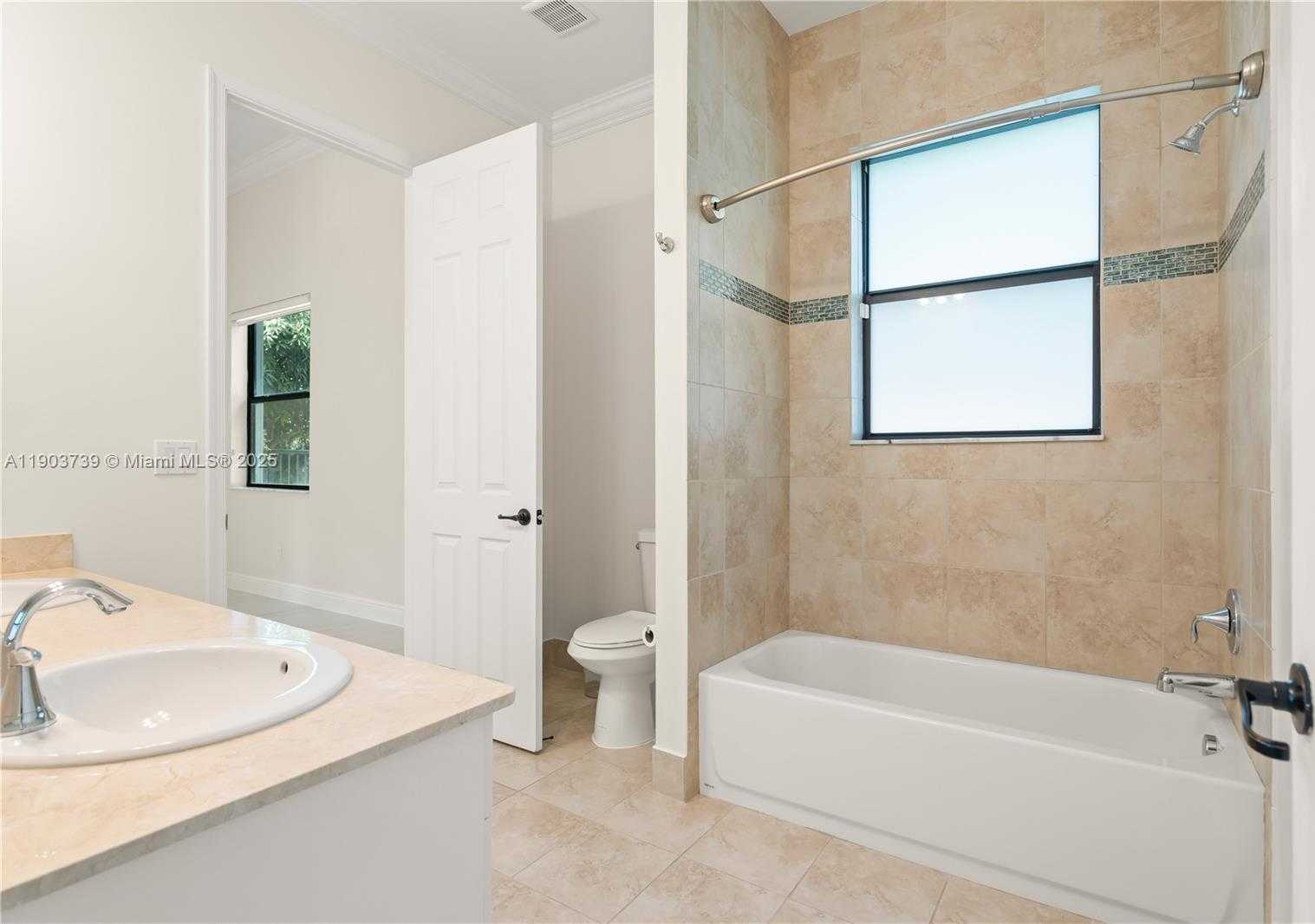 Small Image of 4415 PARKSIDE RD, Davie Number 37