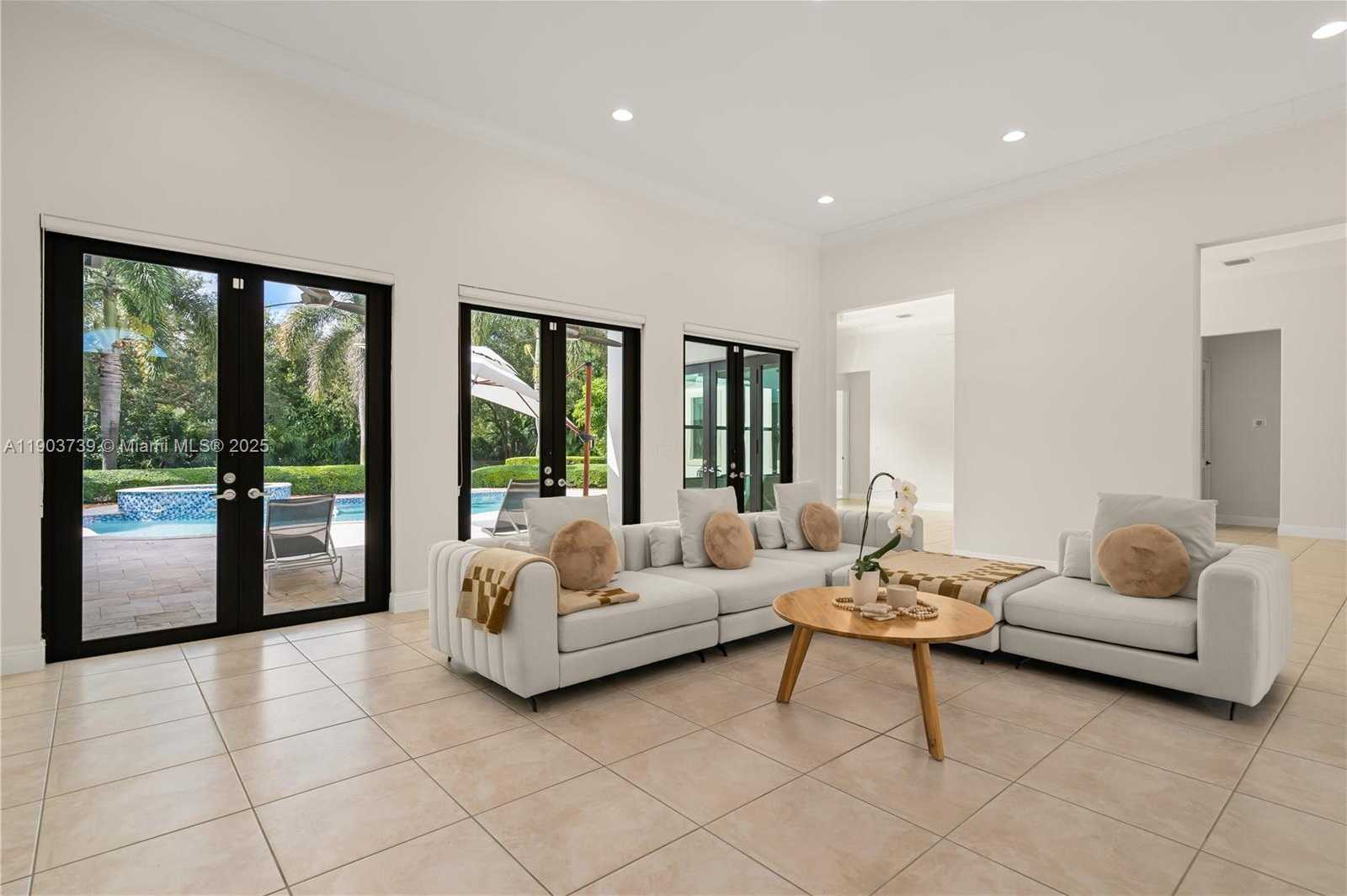 Small Image of 4415 PARKSIDE RD, Davie Number 8