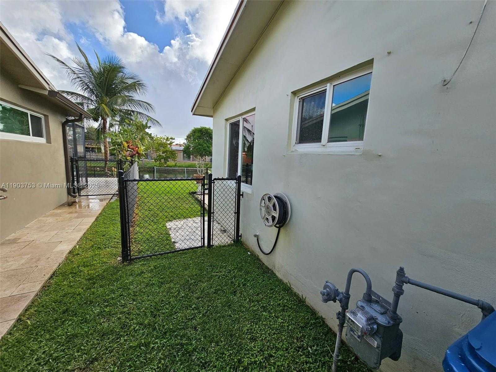 Small Image of 9590 NORTH WEST 21ST MNR, Sunrise Number 23