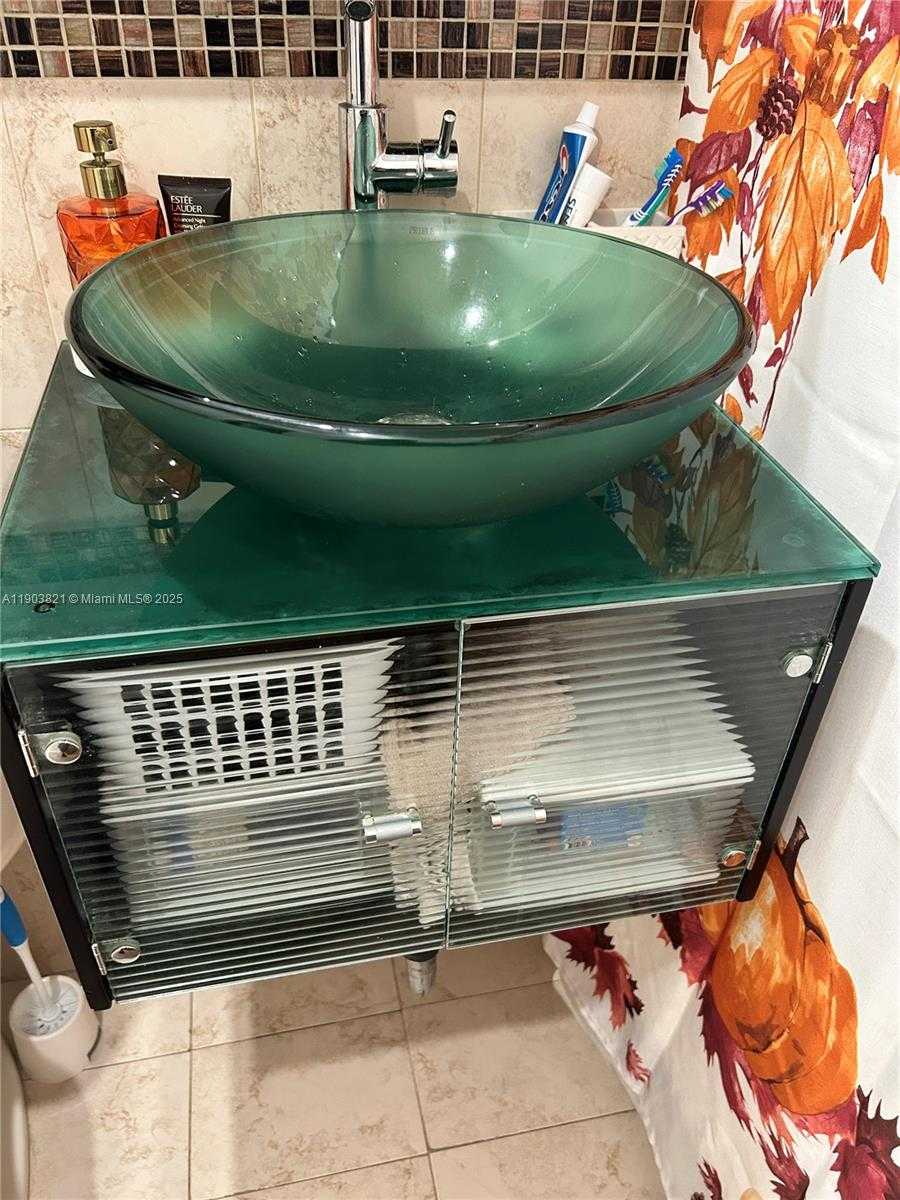 Small Image of 6341 EAST 6TH AVE, Hialeah Number 11