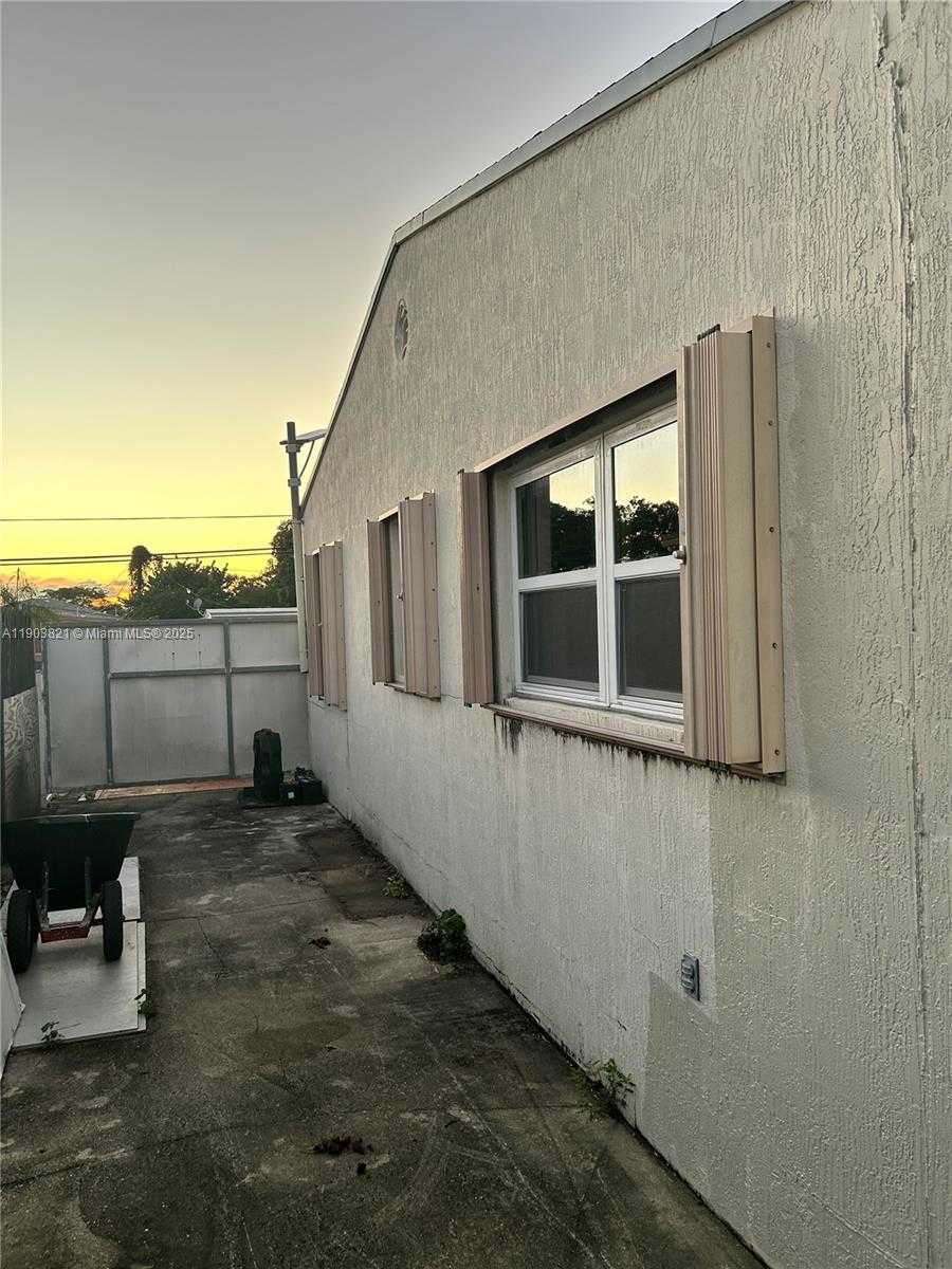 Small Image of 6341 EAST 6TH AVE, Hialeah Number 16