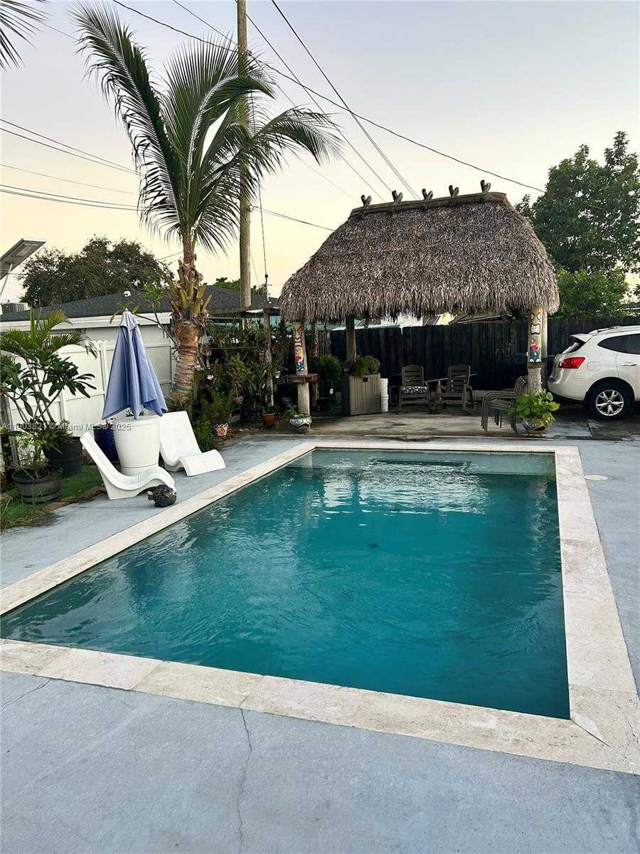 Small Image of 6341 EAST 6TH AVE, Hialeah Number 18