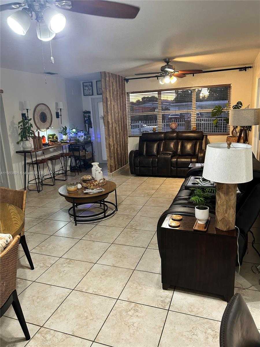 Small Image of 6341 EAST 6TH AVE, Hialeah Number 2
