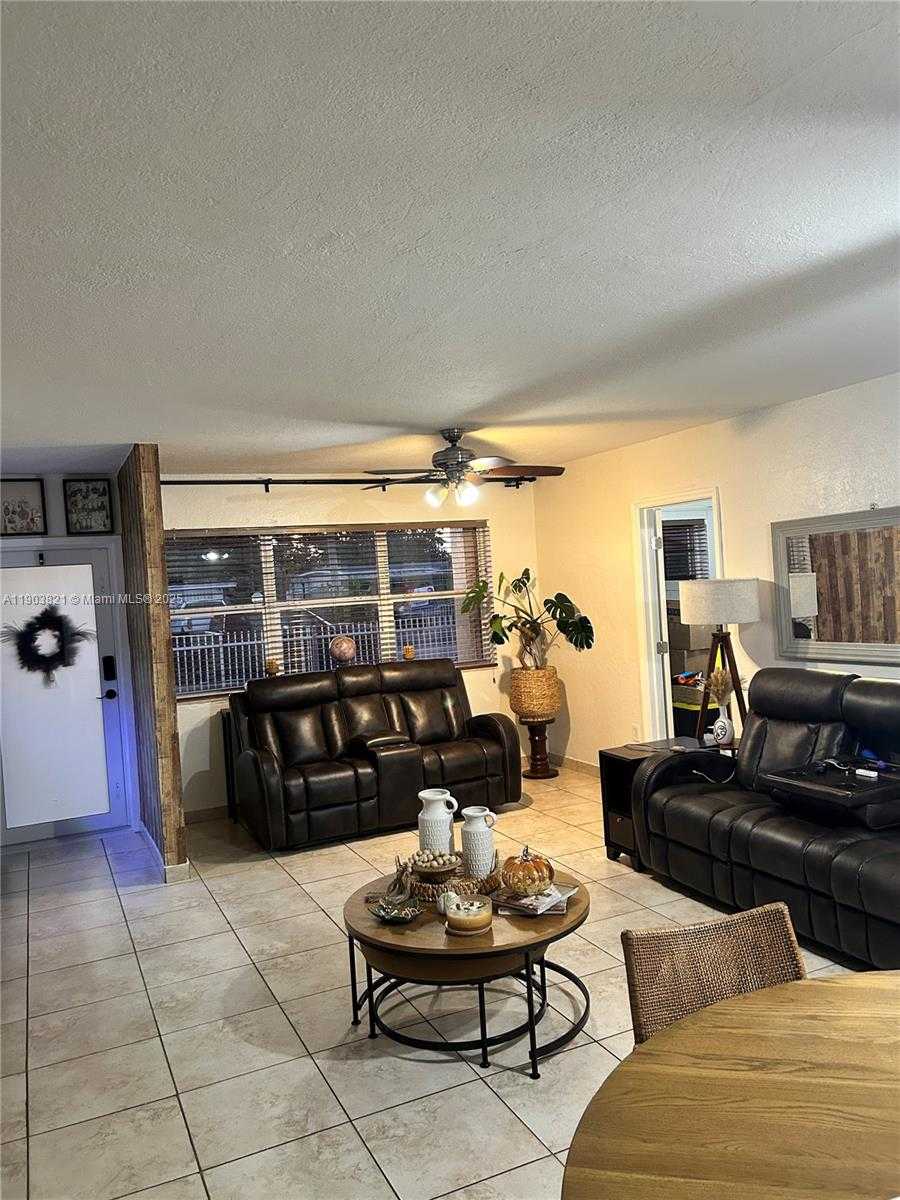 Small Image of 6341 EAST 6TH AVE, Hialeah Number 3