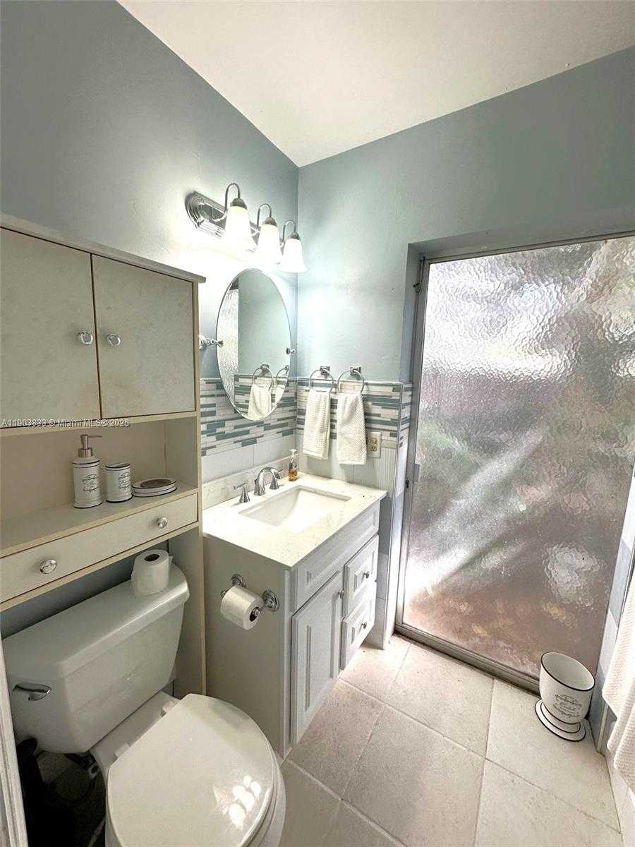 Small Image of 2431 SABAL PALM DR, Miramar Number 15