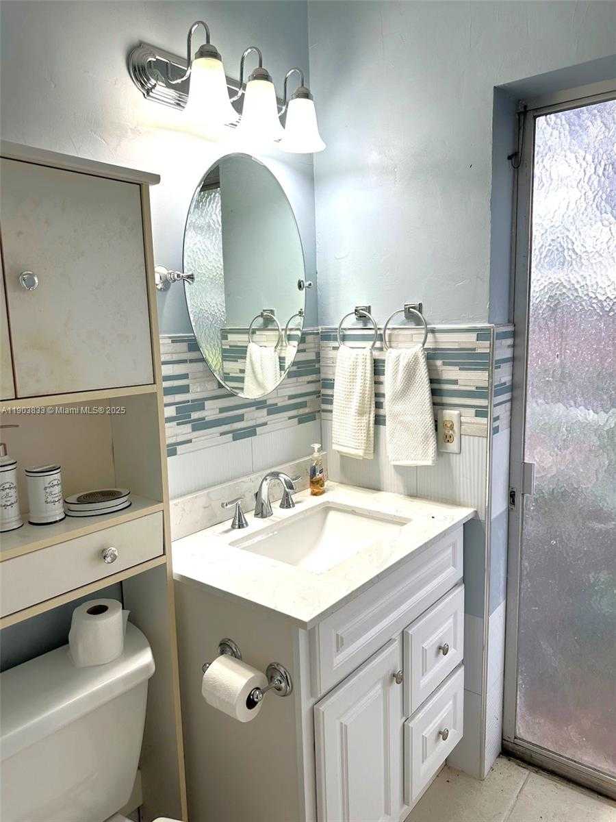 Small Image of 2431 SABAL PALM DR, Miramar Number 16