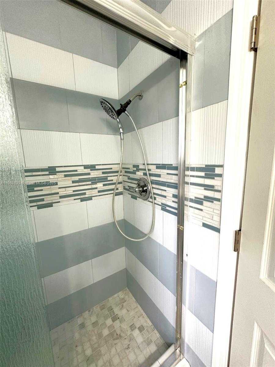 Small Image of 2431 SABAL PALM DR, Miramar Number 17