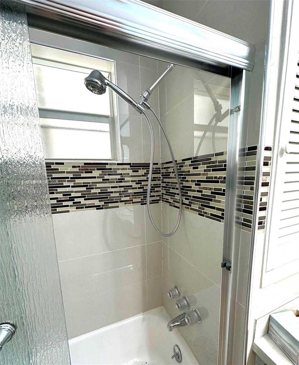 Small Image of 2431 SABAL PALM DR, Miramar Number 21