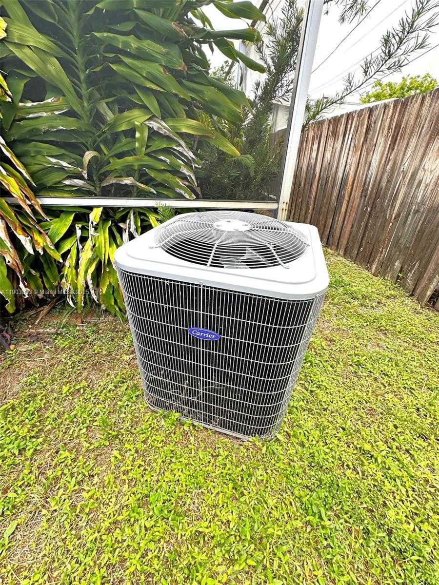 Small Image of 2431 SABAL PALM DR, Miramar Number 27