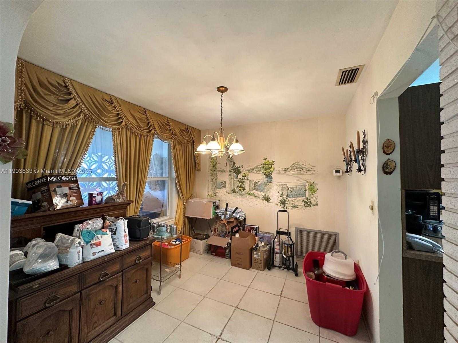 Small Image of 2431 SABAL PALM DR, Miramar Number 7