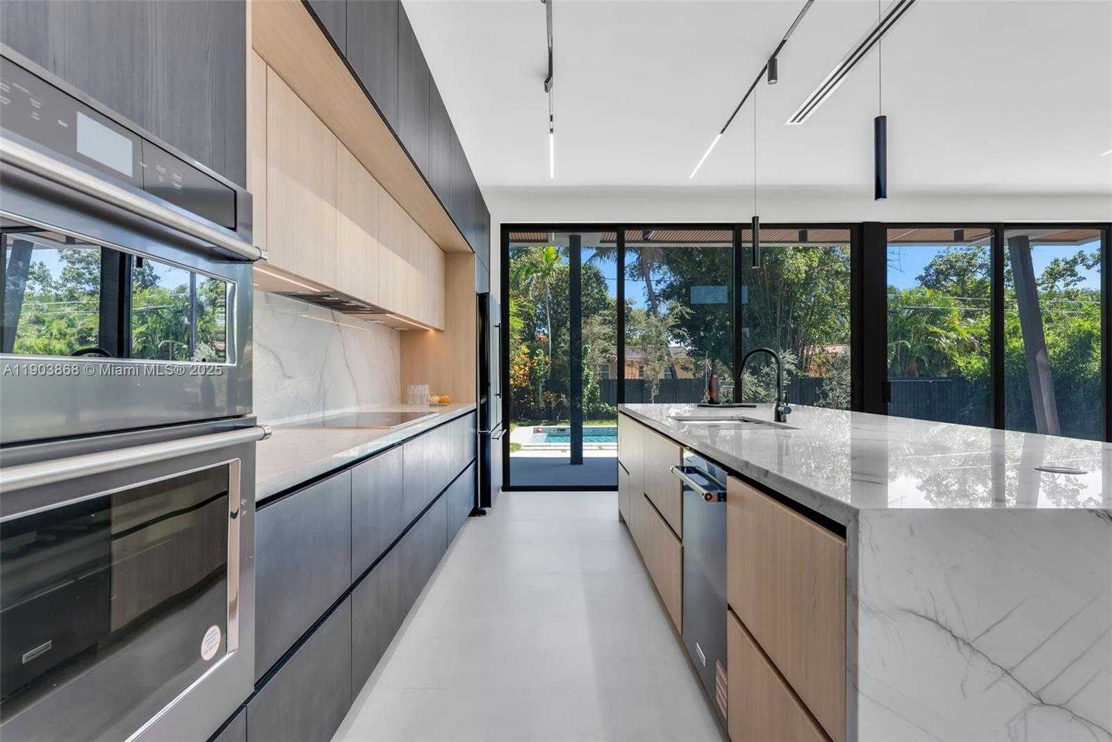 Small Image of 549 EAST DR, Miami Springs Number 10