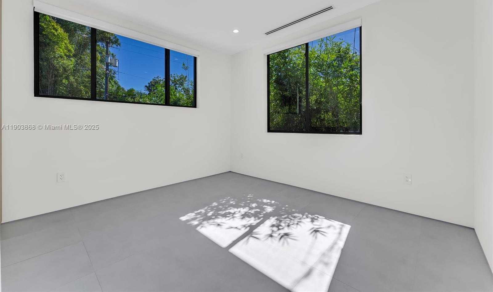 Small Image of 549 EAST DR, Miami Springs Number 13