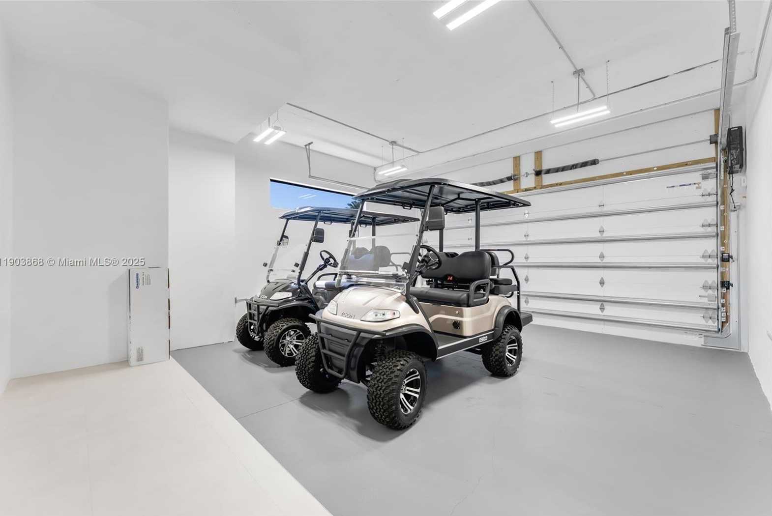 Small Image of 549 EAST DR, Miami Springs Number 15