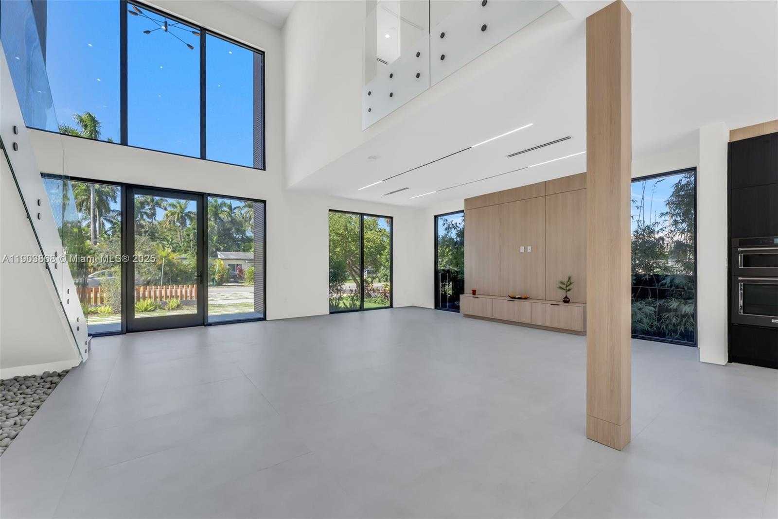 Small Image of 549 EAST DR, Miami Springs Number 16