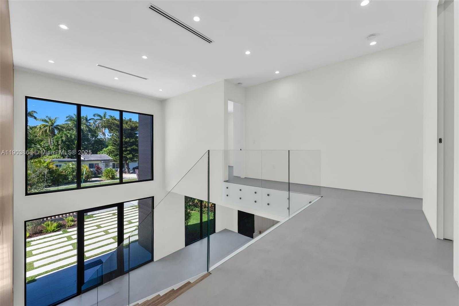 Small Image of 549 EAST DR, Miami Springs Number 17