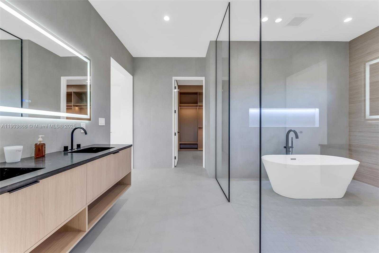 Small Image of 549 EAST DR, Miami Springs Number 24