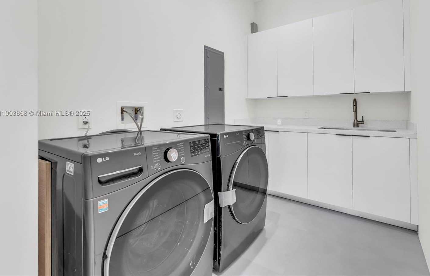 Small Image of 549 EAST DR, Miami Springs Number 27