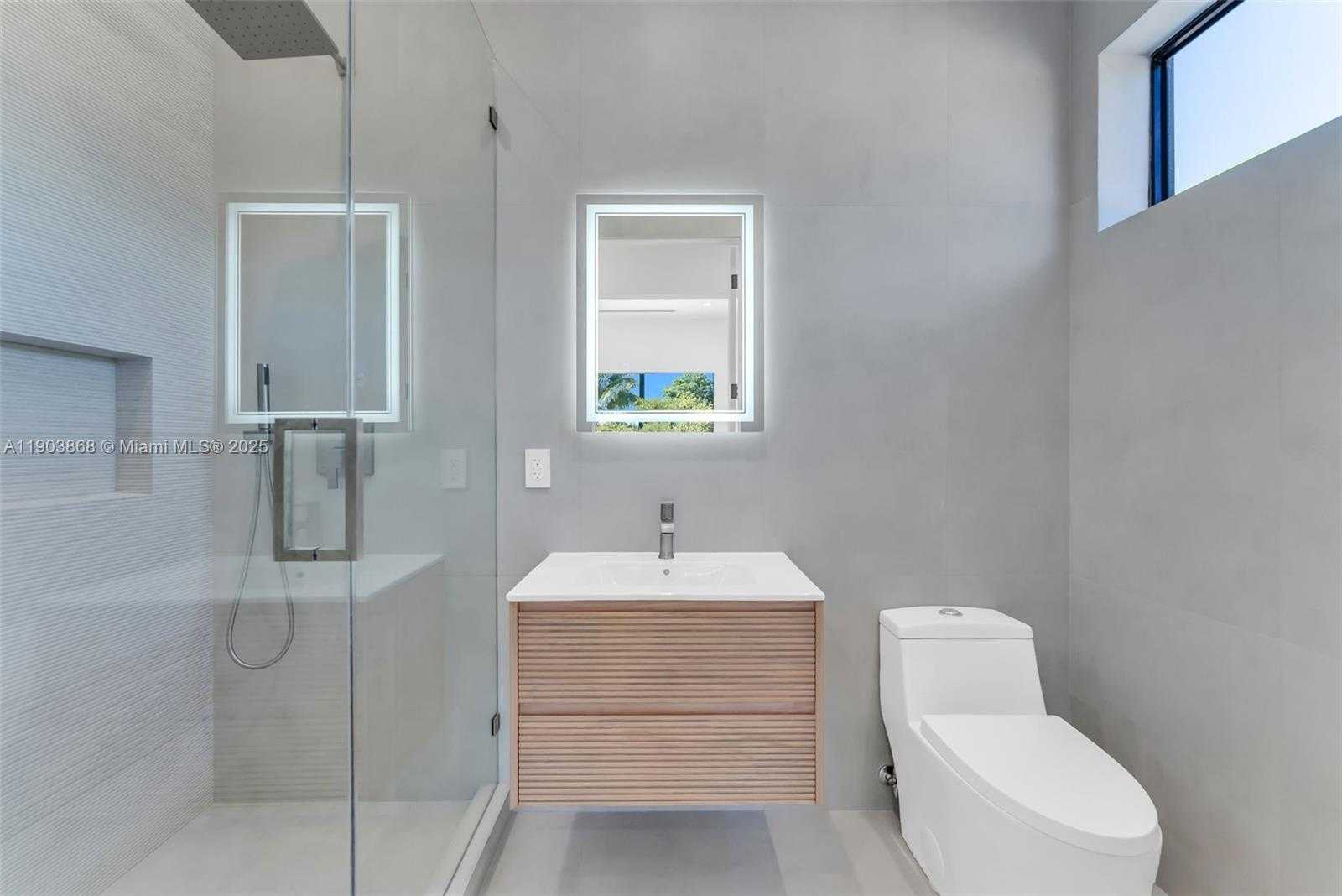 Small Image of 549 EAST DR, Miami Springs Number 30