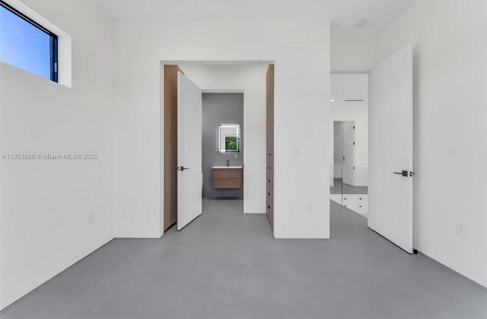 Small Image of 549 EAST DR, Miami Springs Number 31