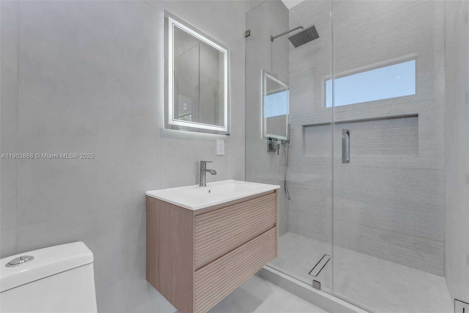 Small Image of 549 EAST DR, Miami Springs Number 33