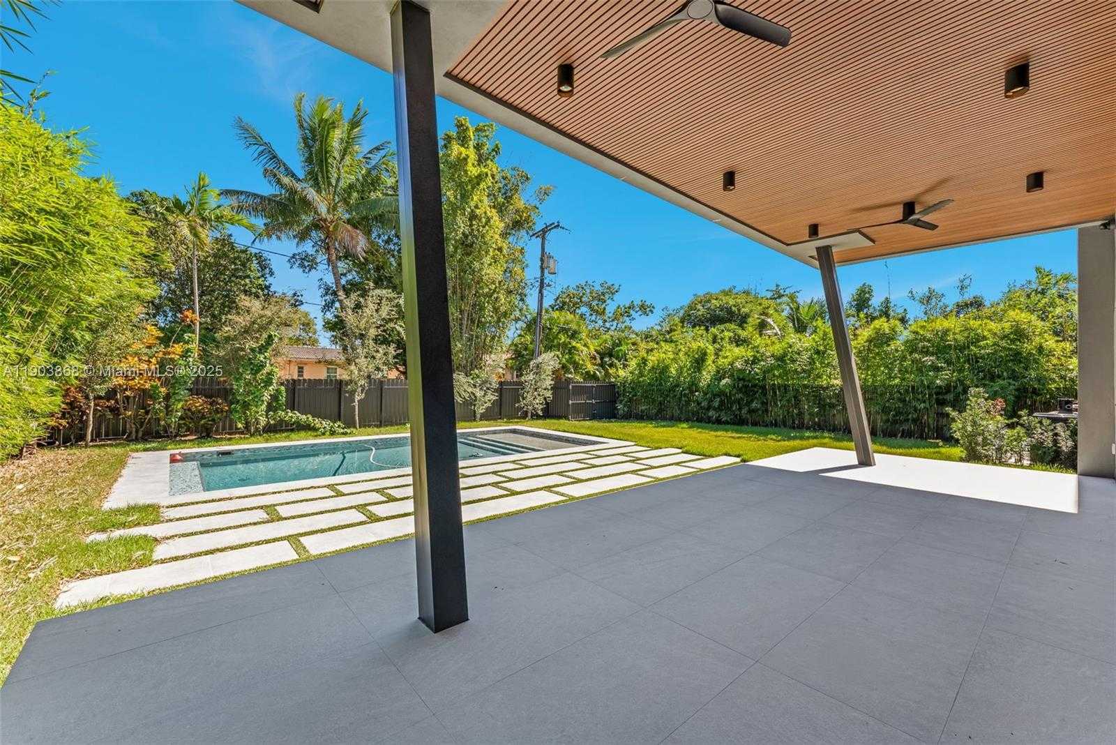 Small Image of 549 EAST DR, Miami Springs Number 34