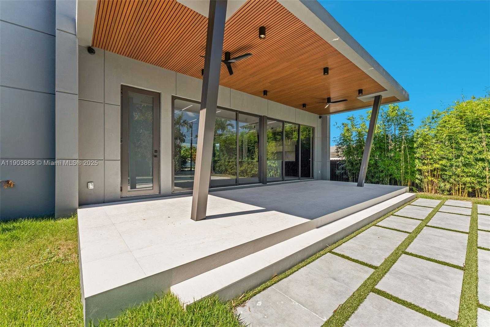 Small Image of 549 EAST DR, Miami Springs Number 35